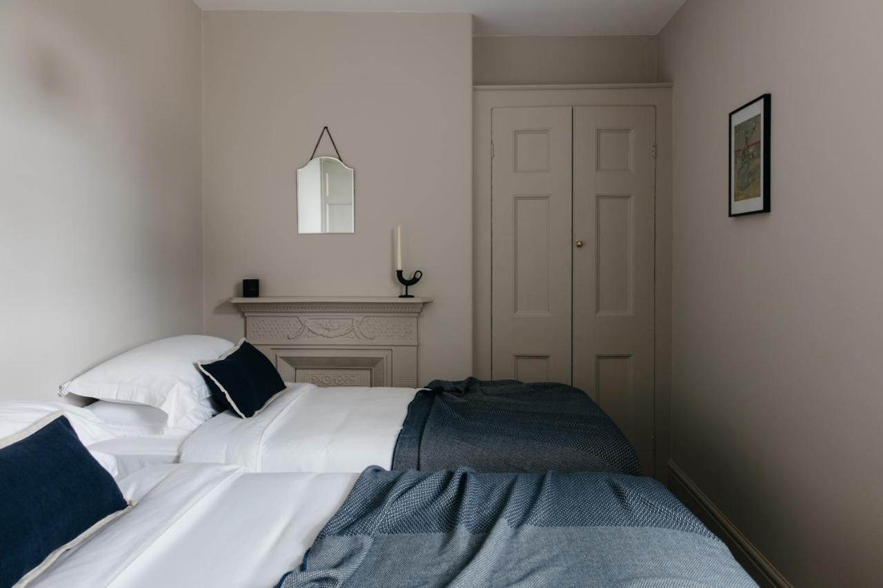 The Curator'S Apartment - Spacious 2 Bedrooms Μπαθ Εξωτερικό φωτογραφία